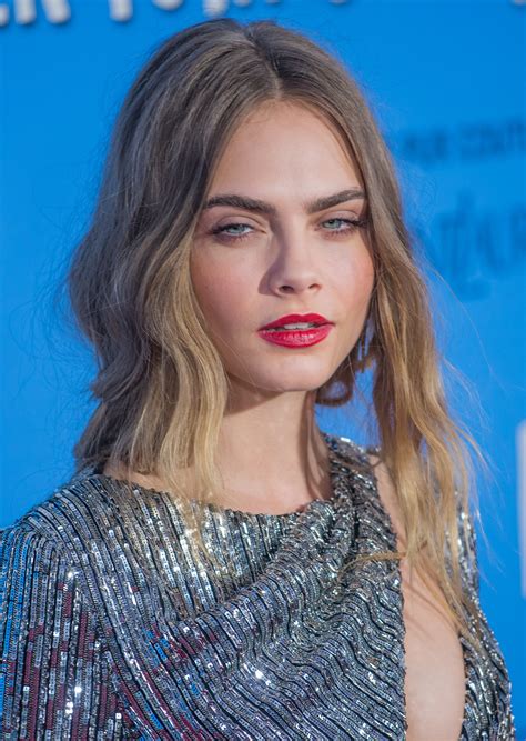 delevingne  celebrities  prove red lipstick  good
