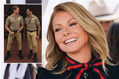 Kelly Ripa Brags About Husband Mark Consuelos Penis Size After Fans