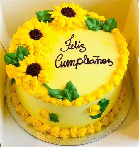 sunflower birthday cakes sunflower cakes cake decorating frosting