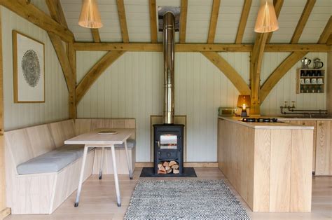 valley offers escapism   grid cabin   oak  cedar cabin design