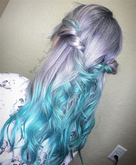 Tuffati tra i nostri prodotti per la cura dei capelli. "Mermaid Hair" Trend Has Women Dyeing Hair Into Sea-Inspired Colors