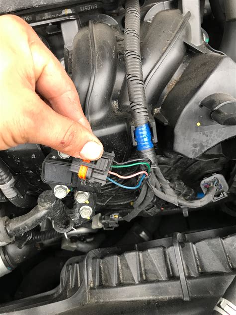 hyundai elantra sport  turbo    iat sensor located location  connector