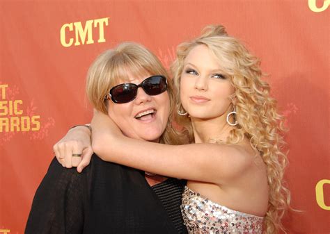 sweet pictures  taylor swift  mother andrea finlay global grind
