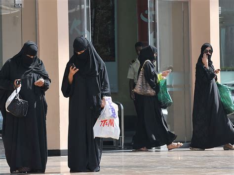 saudi arabian women banned from starbucks after collapse of gender