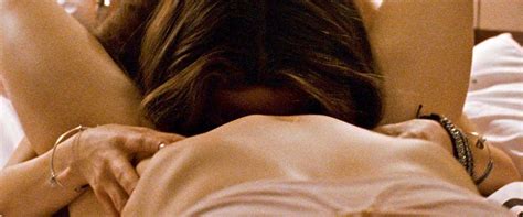 Natalie Portman And Mila Kunis Lesbian Oral Sex And Kissing In Black