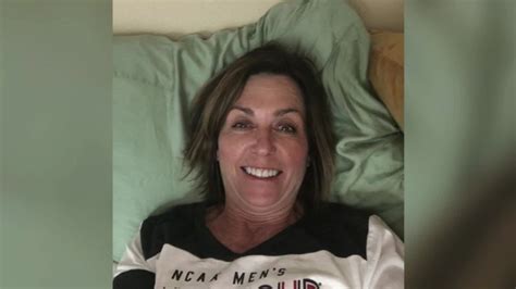 mom s dorm room selfie goes hilariously wrong cnn