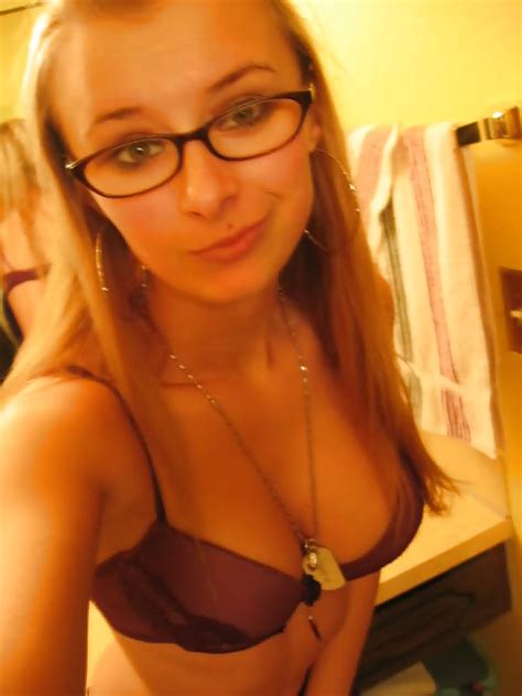 hot blonde teen in glasses nerd geek gamer topless porn pictures xxx