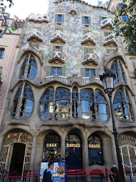 ontdek nog meer meesterwerken van gaudi  barcelona