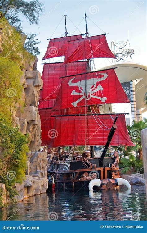 pirate ship  pond  treasure island hotel  las vegas editorial