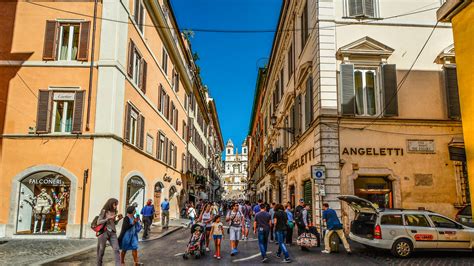 shopping   eternal city      famous streets