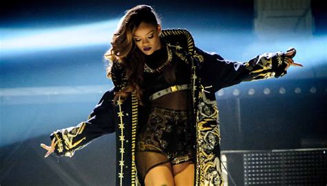 Haute Show Rihanna Dresses Up In Bondage For Tour Culturemap Houston