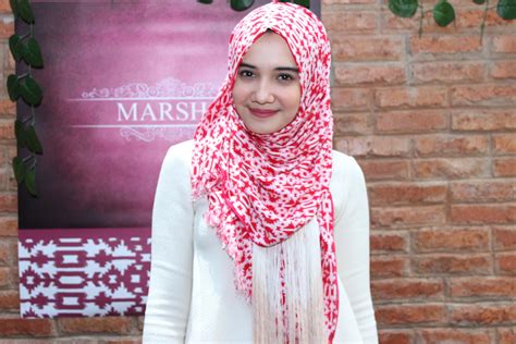 gaya hijab ala zaskia sungkar tutorial pashmina  anita scarf