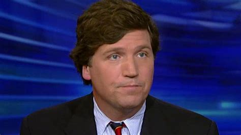 does tucker carlson wear a hairpiece why does sean