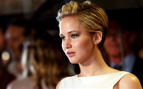 fhm names jennifer lawrence the sexiest woman in the world amongmen