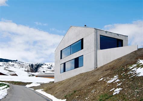 betonhaus  den bergen fassade sichtbeton haus haus