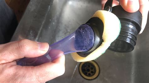 clean hydro flask lid scrubbing lid  cooler box