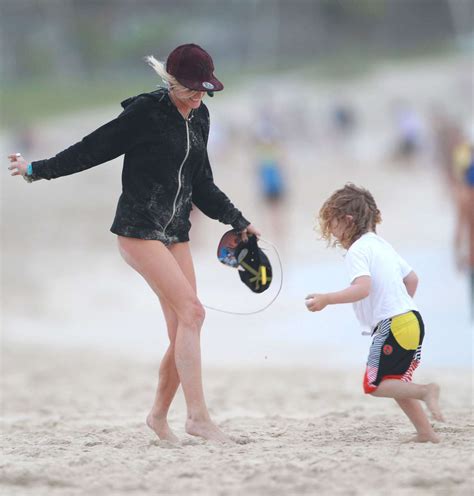 ashlee simpson bikini   beach  hawaii  gotceleb