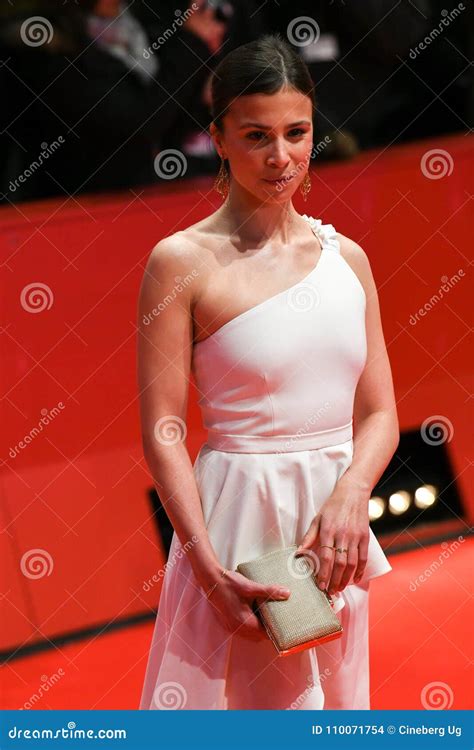 actriz alemana aylin tezel durante berlinale 2018 imagen de archivo