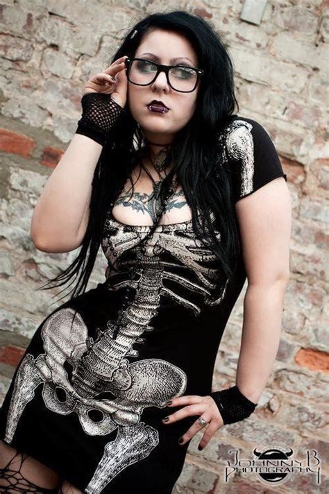 pin by jeen on metal chix gothic outfits fashion goth fashion