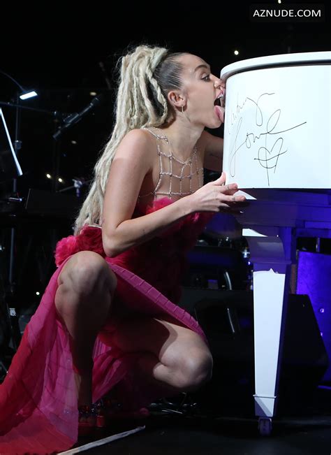 Miley Cyrus Upskirt At The 46th Anniversary Gala Vanguard