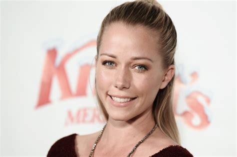 kendra wilkinson s stretch marks giving the finger to unrealistic