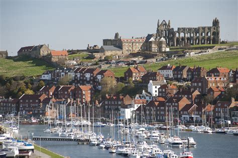 stock photo  whitby upper harbour  abbey ruins freeimageslive