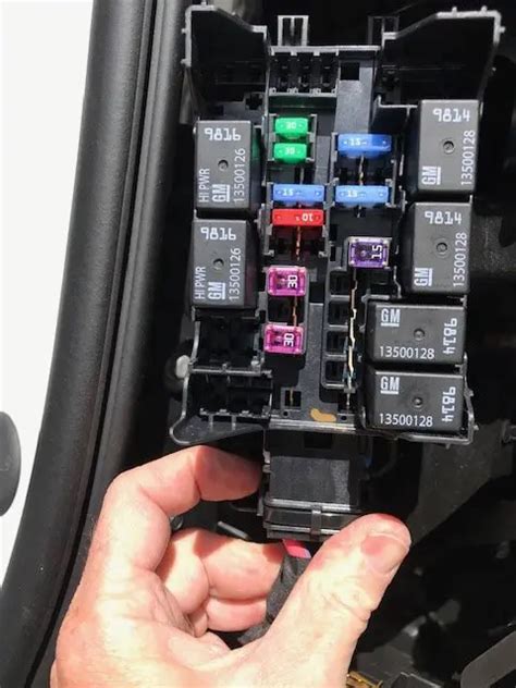 lets install  upfitter switches  silverado hd sierra hd mods gm truckscom