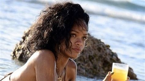 Rihanna Flaunts Hot Bikini Bod In Barbados