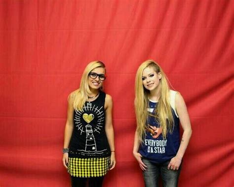 Avril Lavigne In Most Awkward Meet And Greet Eve With Fans