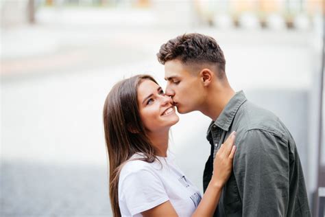 What Does It Mean When A Guy Kisses Your Cheek Body Language Central