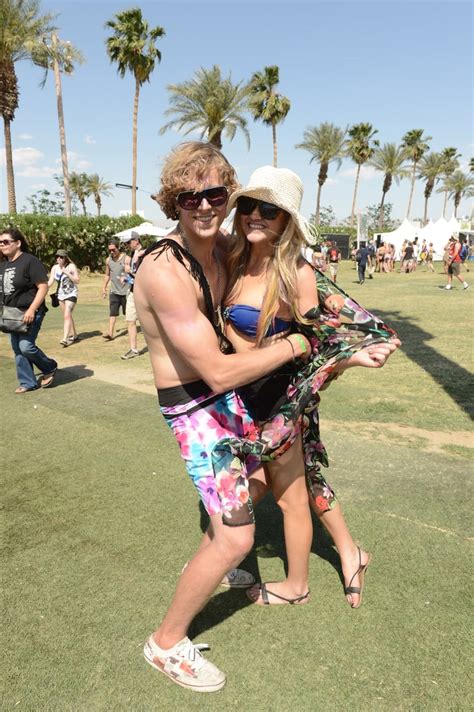 this cute coachella twosome embraced at the indio ca music festival cute couples at summer