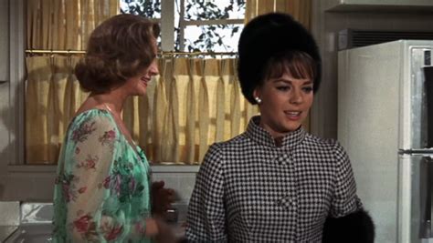 style natalie wood in ‘sex and the single girl classiq