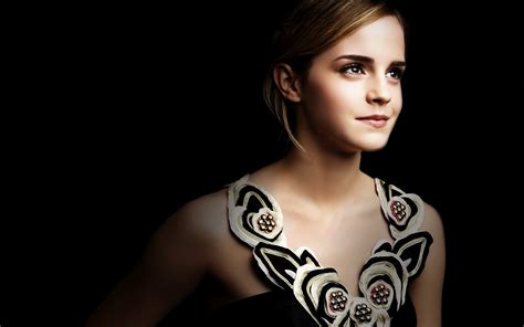 Hollywood Celebrities Emma Watson Hot Pictures Gallery 2012