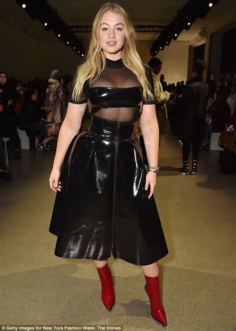 iskra lawrence wows in sexy patent leather at nyfw daily mail online