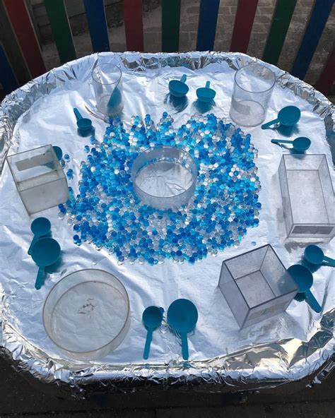 todays arctic  antarctica themed tuff tray water beads shaving