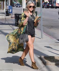 Hilary Duff Struts Her Stuff In Tiny Dark Denim Hotpants And A Trailing