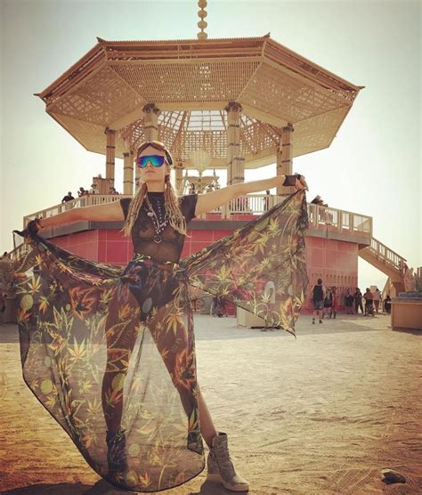 Paris Hilton Was The Best Dj Burning Man Has Ever Seen