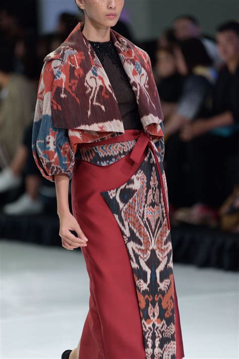 Model Batik Model Desain Baju Batik Modern Terbaik Untuk Wanita Saat