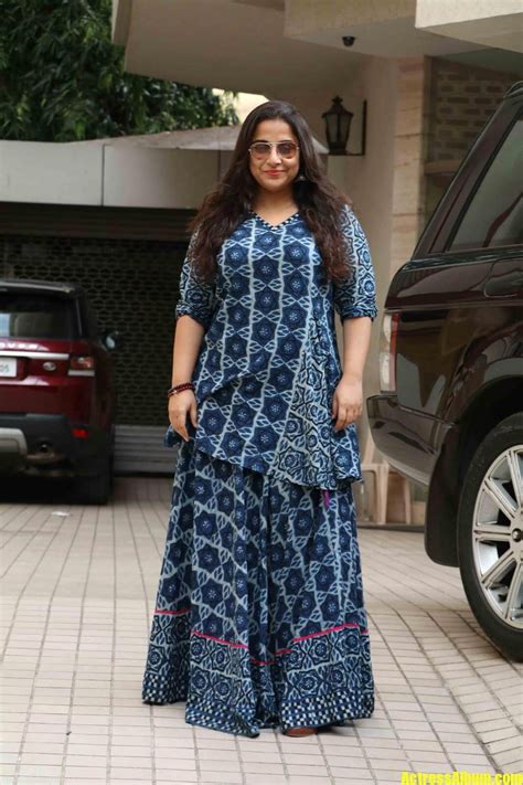 beautiful hindi actress vidya balan long hair photos in blue dress