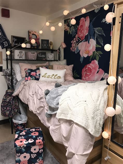 Check Out This Cozy And Colorful Dorm Room Dorm Room