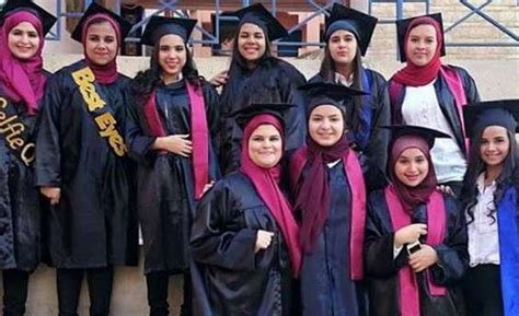 جولولي منة عرفة تحتفل بتخرجها من المدرسة الإعدادية صور