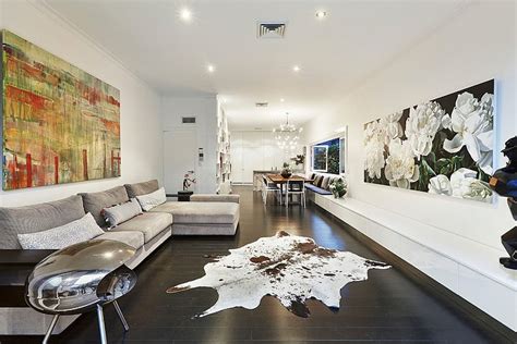 rumah minimalis mewah  interior warna putih desain