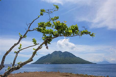 Pantai Jikomalamo Tempat Wisata Tersembunyi Di Maluku Utara Maluku