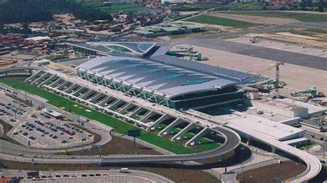 porto airport  certified    star airport skytrax