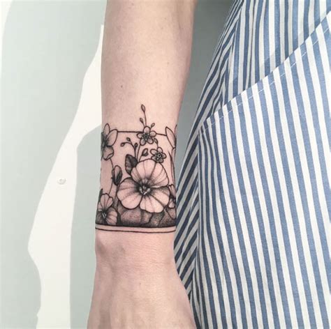 60 Ridiculously Cool Tattoos for Women - TattooBlend