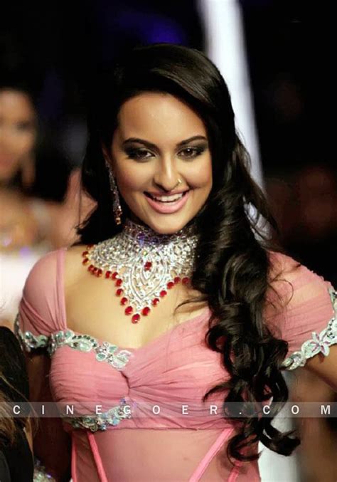 sonakshi sinha rare hot picture collection bollywood figure