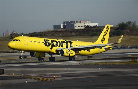 spirit airlines  start offering  flight wi fi