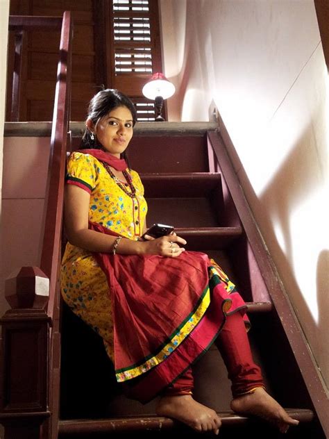 bhagyalakshmi serial actress neeraja s das photos latest cinema news