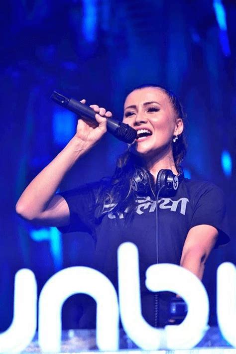 Julia Bliss Awarded With Wow Awards For India S One Of Best Female Dj