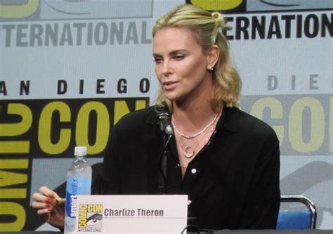 sdcc 2017 women who kick ass icon edition with charlize